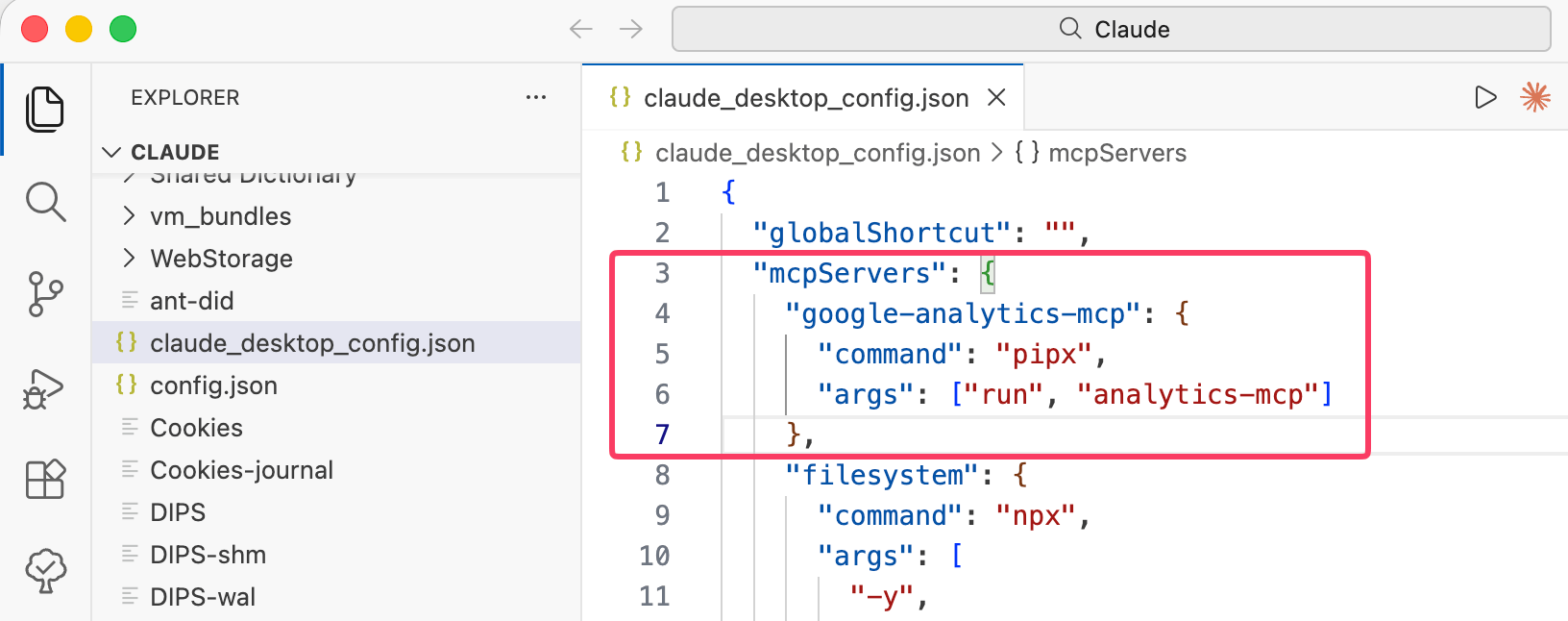 VS Codeでclaude_desktop_config.jsonを編集している画面。google-analytics-mcpの設定が赤枠で囲まれている