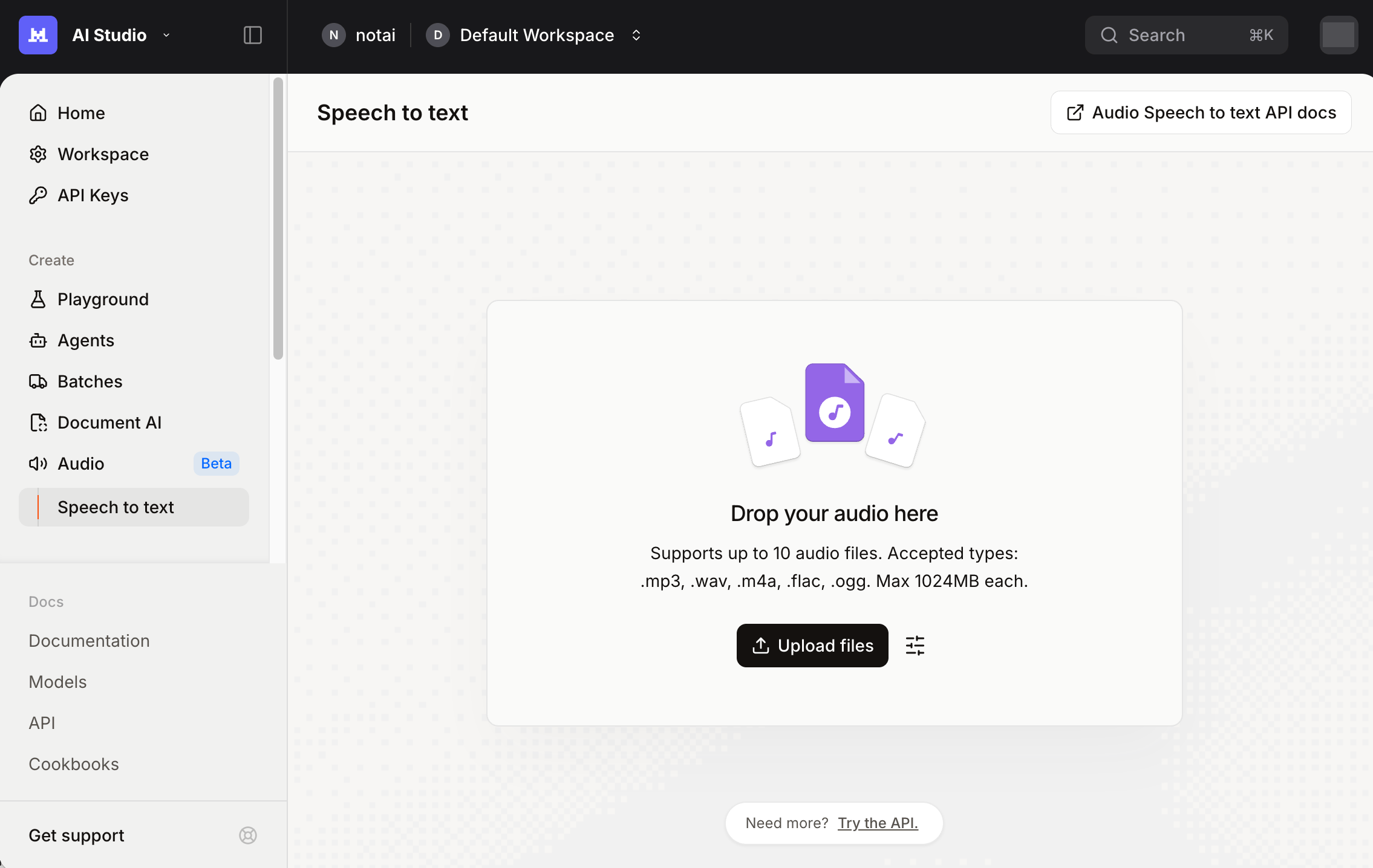 Mistral AI StudioのSpeech to text画面。音声ファイルをドラッグ＆ドロップまたはアップロードして文字起こしできる